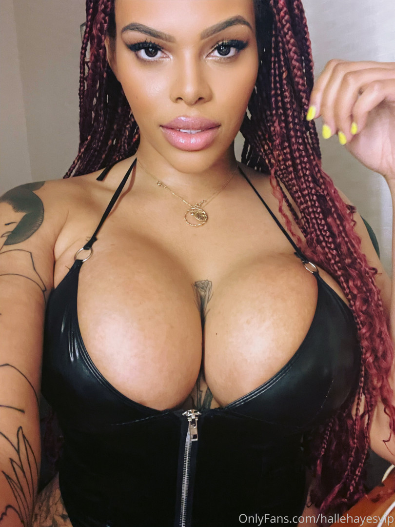 Photo by hallehayesvip published on August 30,2023 12:05:48 - BestThots