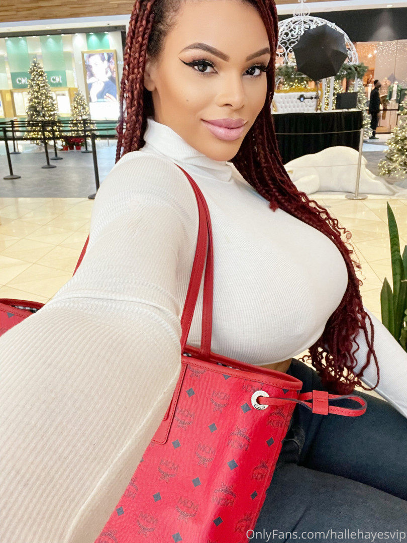 Photo by hallehayesvip published on August 30,2023 12:12:02 - BestThots