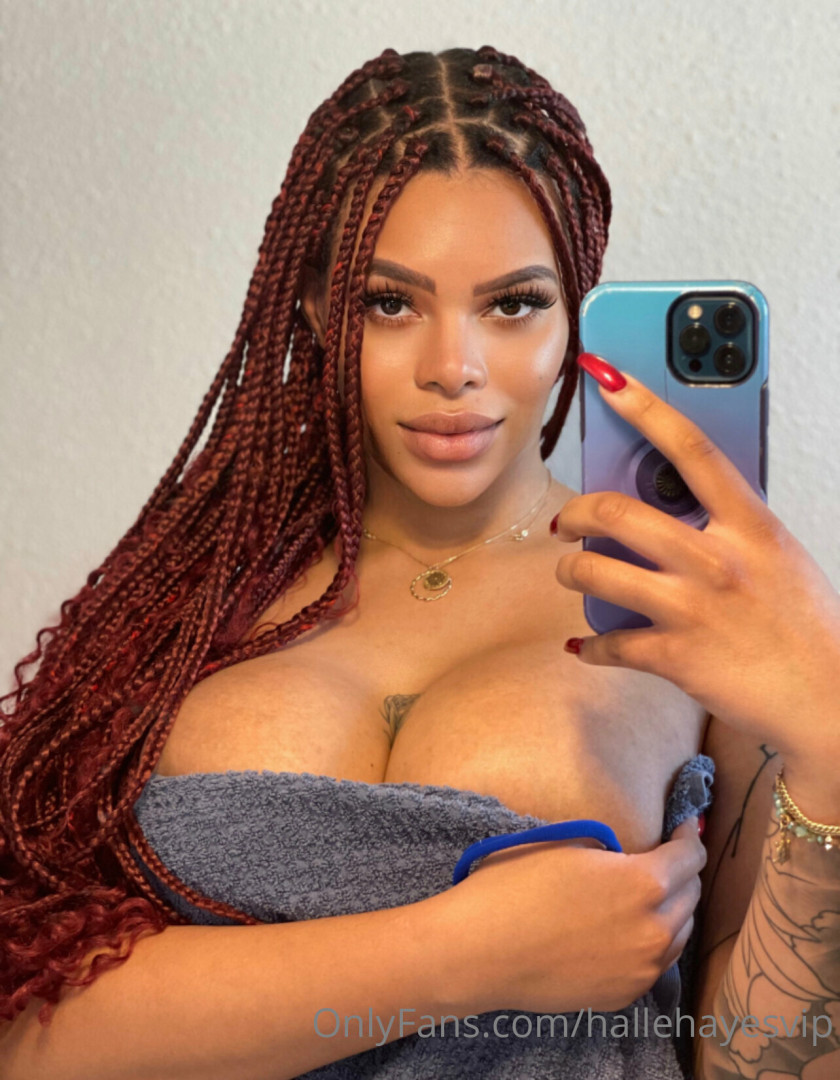 Photo by hallehayesvip published on August 30,2023 12:15:06 - BestThots