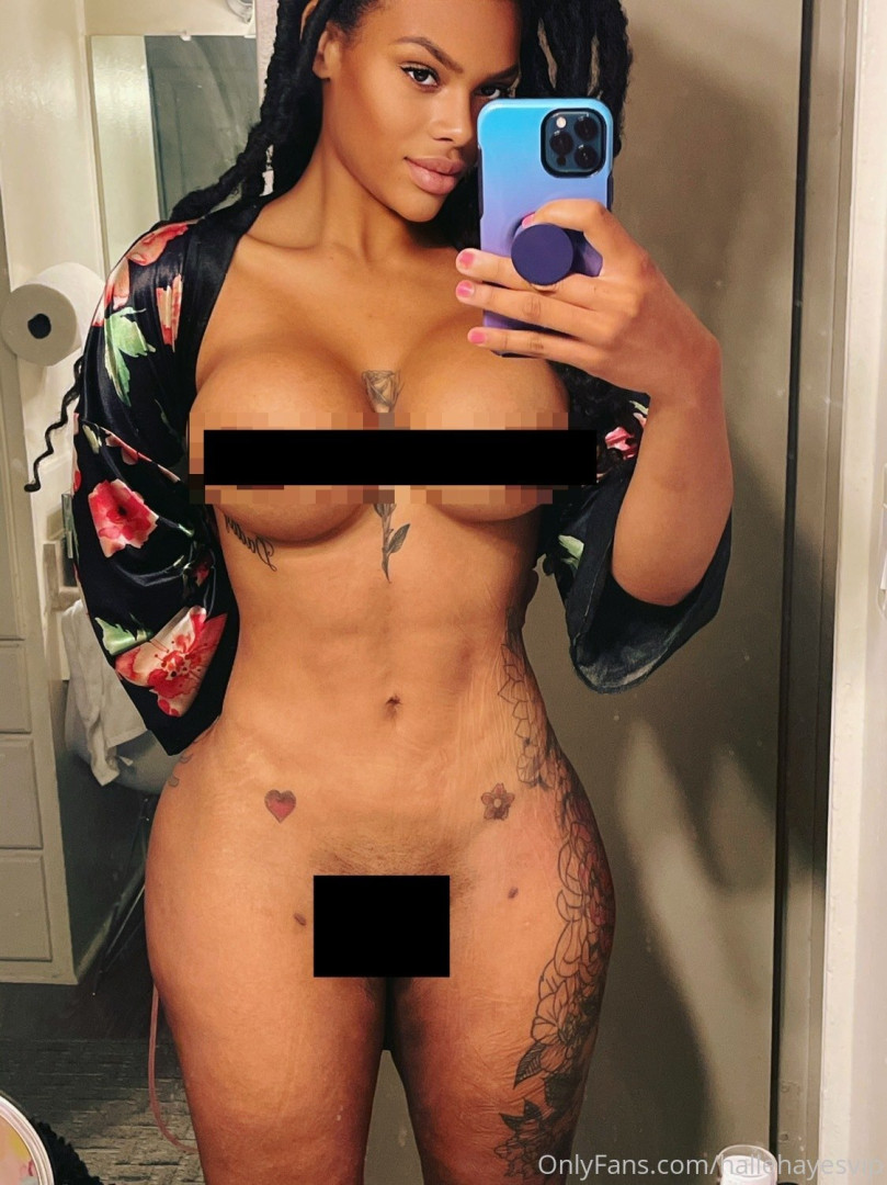 Photo by hallehayesvip published on August 30,2023 12:18:23 - BestThots