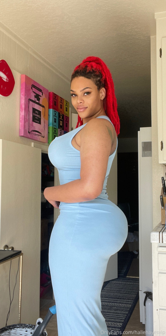 Photo by hallehayesvip published on August 30,2023 12:24:37 - BestThots