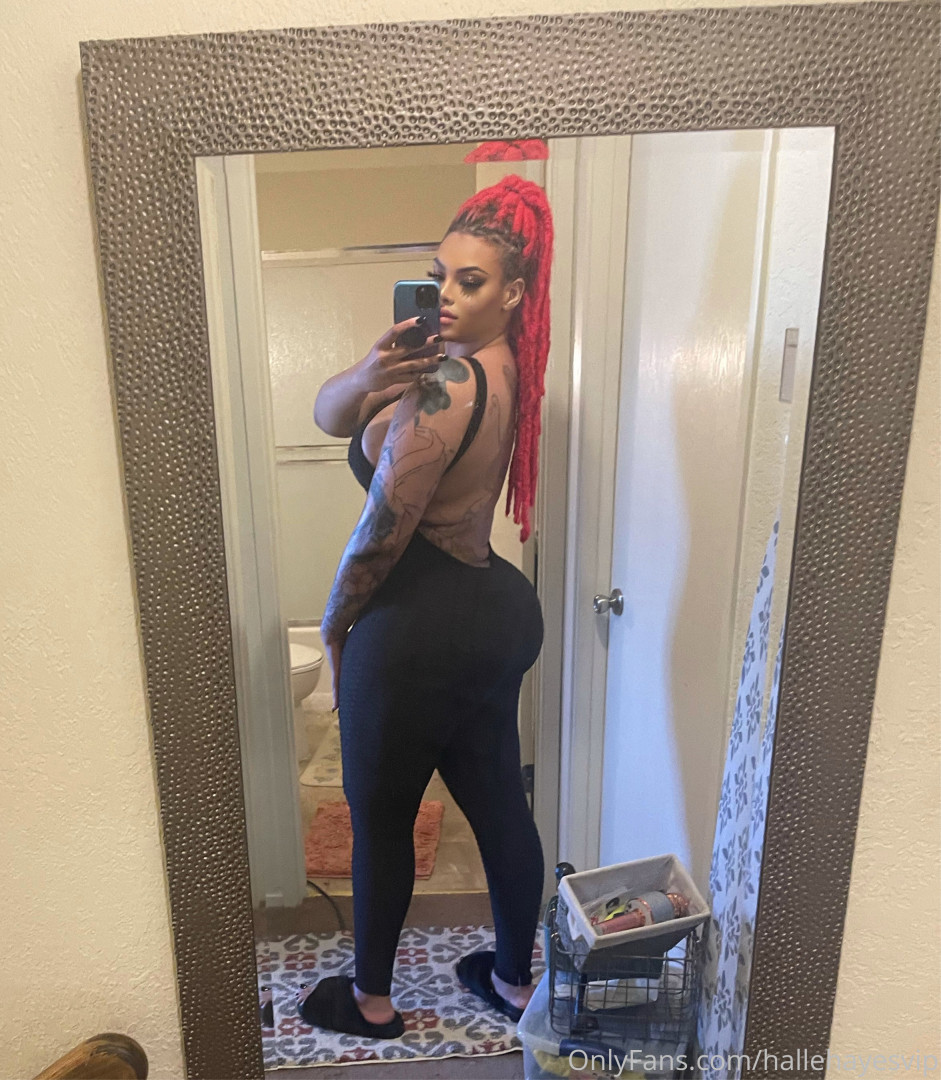 Photo by hallehayesvip published on August 30,2023 12:26:06 - BestThots