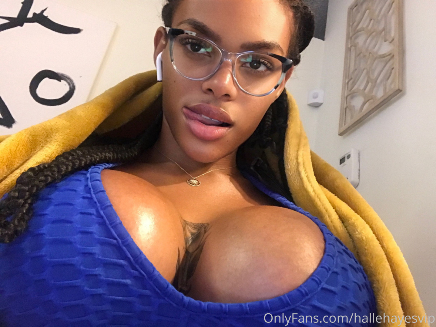 Photo by hallehayesvip published on August 30,2023 12:38:26 - BestThots