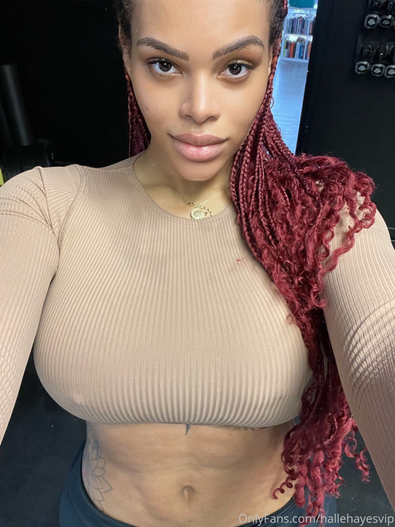 Photo by hallehayesvip published on August 30,2023 12:44:34 - BestThots