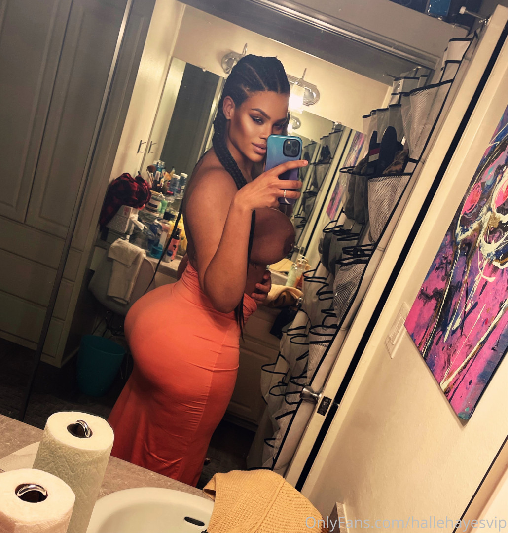 Photo by hallehayesvip published on August 30,2023 12:46:01 - BestThots