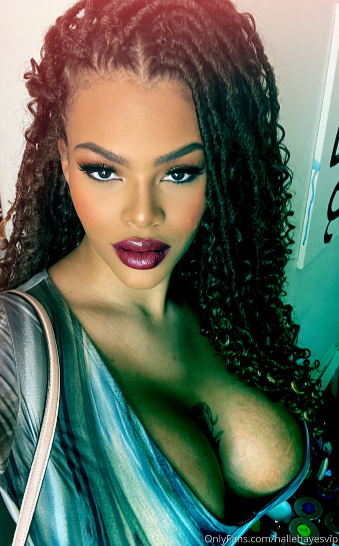 Photo by hallehayesvip published on August 30,2023 13:08:33 - BestThots