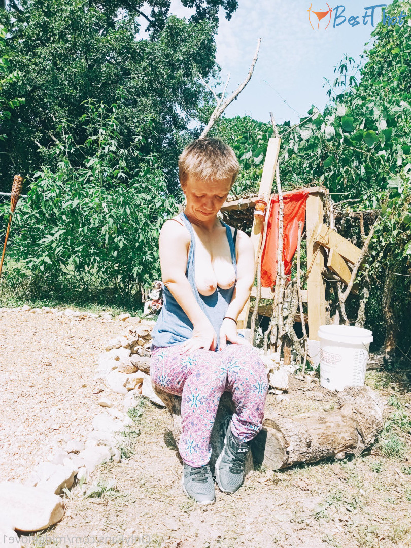 Photo by midgelove1 published on December 22,2024 06:09:34 - BestThots