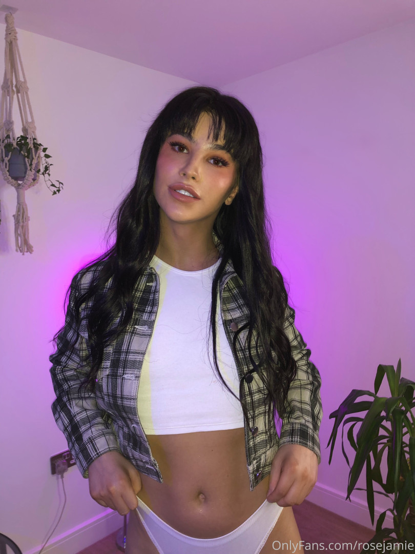 Photo by rosie.cheeks published on August 6,2023 21:19:03 - BestThots