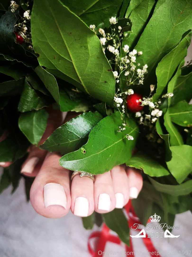 Photo by thefeetprincess1997 published on June 13,2023 00:00:23 - BestThots