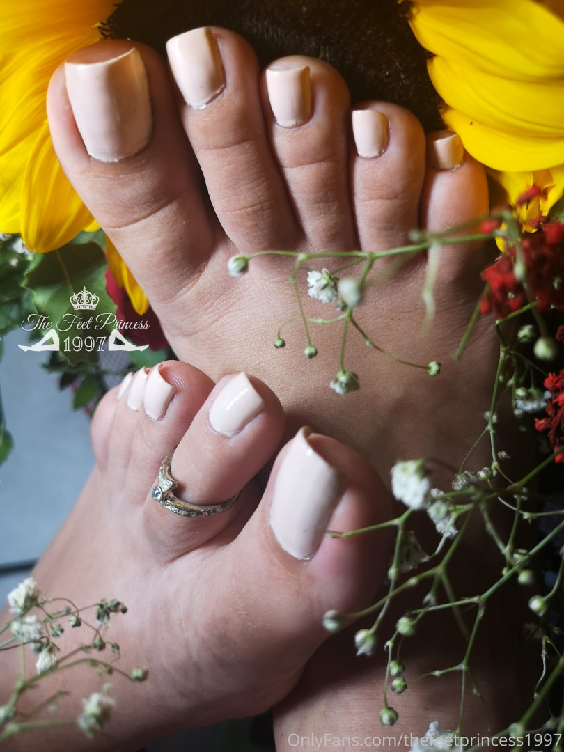 Photo by thefeetprincess1997 published on June 13,2023 00:00:51 - BestThots