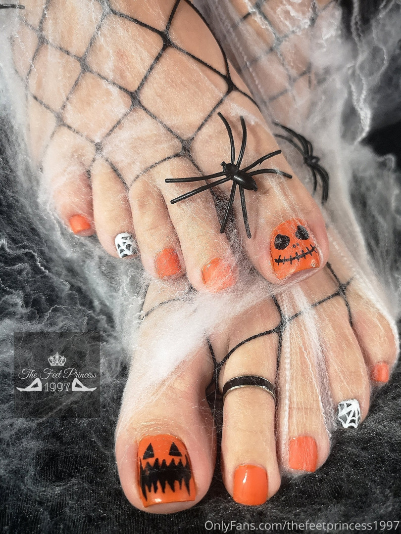 Photo by thefeetprincess1997 published on June 13,2023 00:01:14 - BestThots