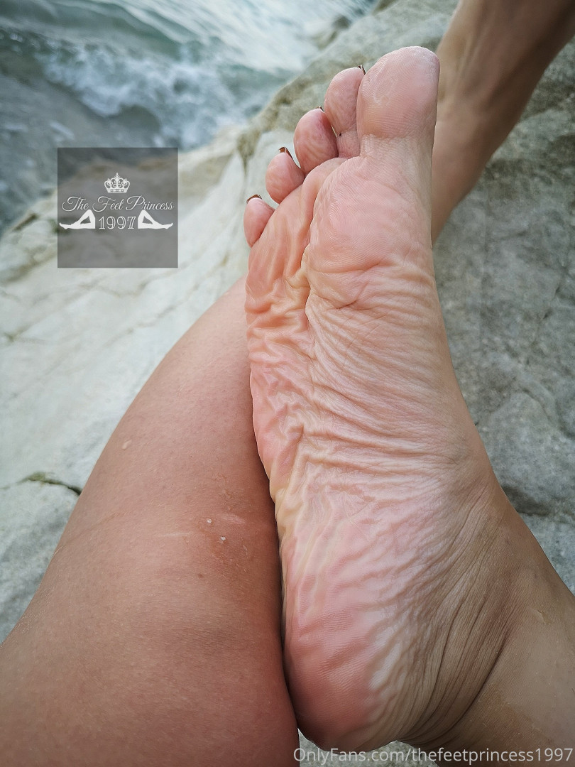 Photo by thefeetprincess1997 published on June 13,2023 00:02:48 - BestThots