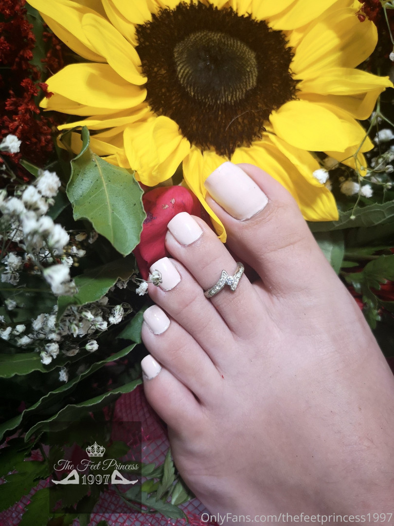 Photo by thefeetprincess1997 published on June 13,2023 00:05:40 - BestThots