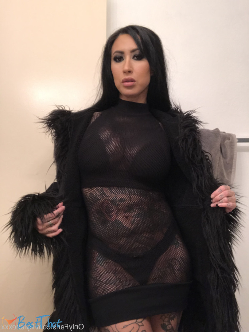 Photo by lilylanexxx published on December 18,2024 20:07:53 - BestThots