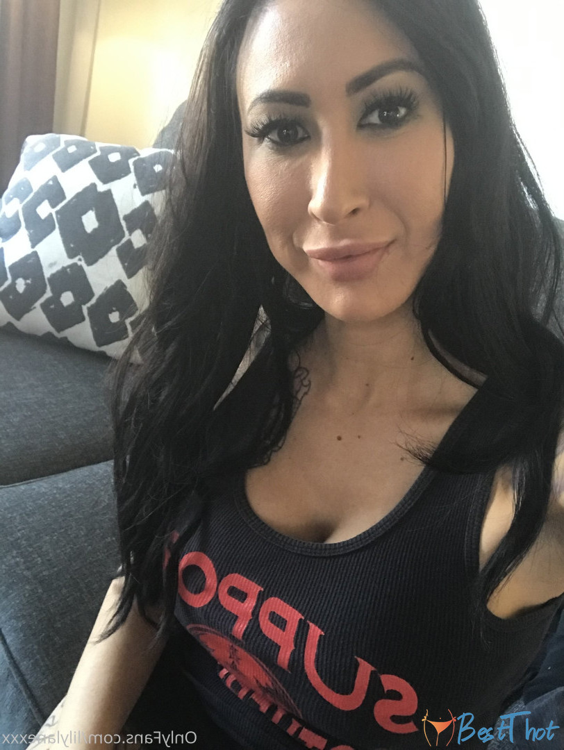 Photo by lilylanexxx published on December 18,2024 22:05:53 - BestThots