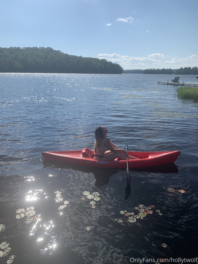 Photo by hollytwolf published on October 16,2023 04:07:41 - BestThots