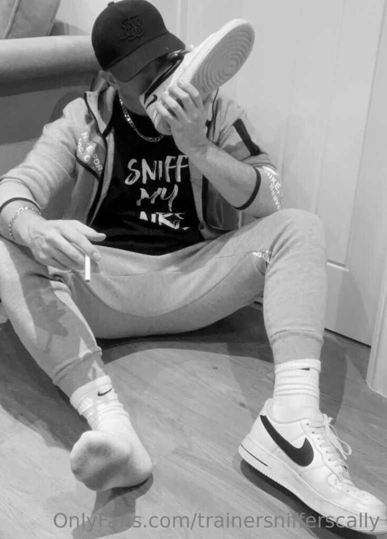 Photo by trainersnifferscally published on May 16,2023 15:23:02 - BestThots