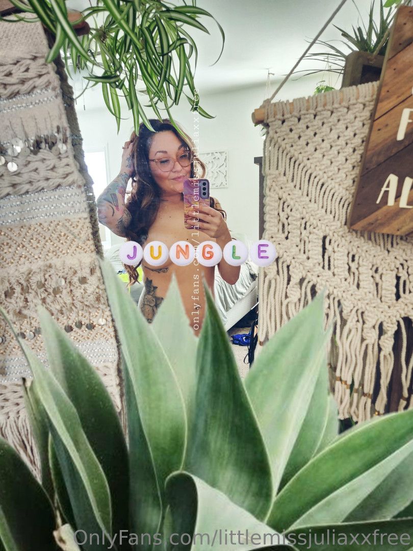 Photo by littlemissjuliaxxfree published on June 7,2023 20:34:00 - BestThots