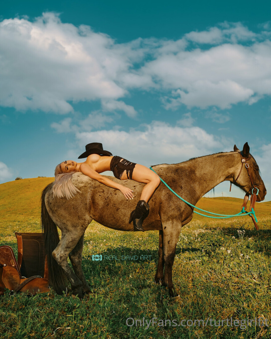 Photo by turtlegirlfit published on May 16,2023 14:02:07 - BestThots