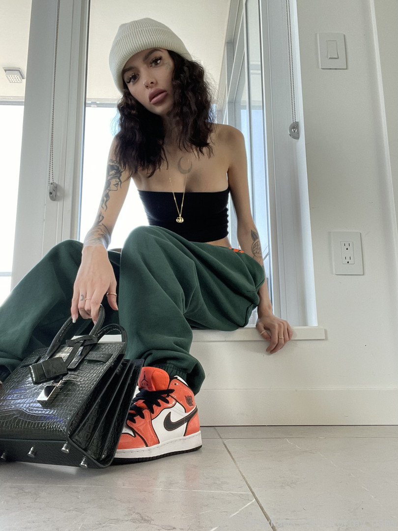Photo by stormy_nsfw published on August 13,2023 08:29:07 - BestThots
