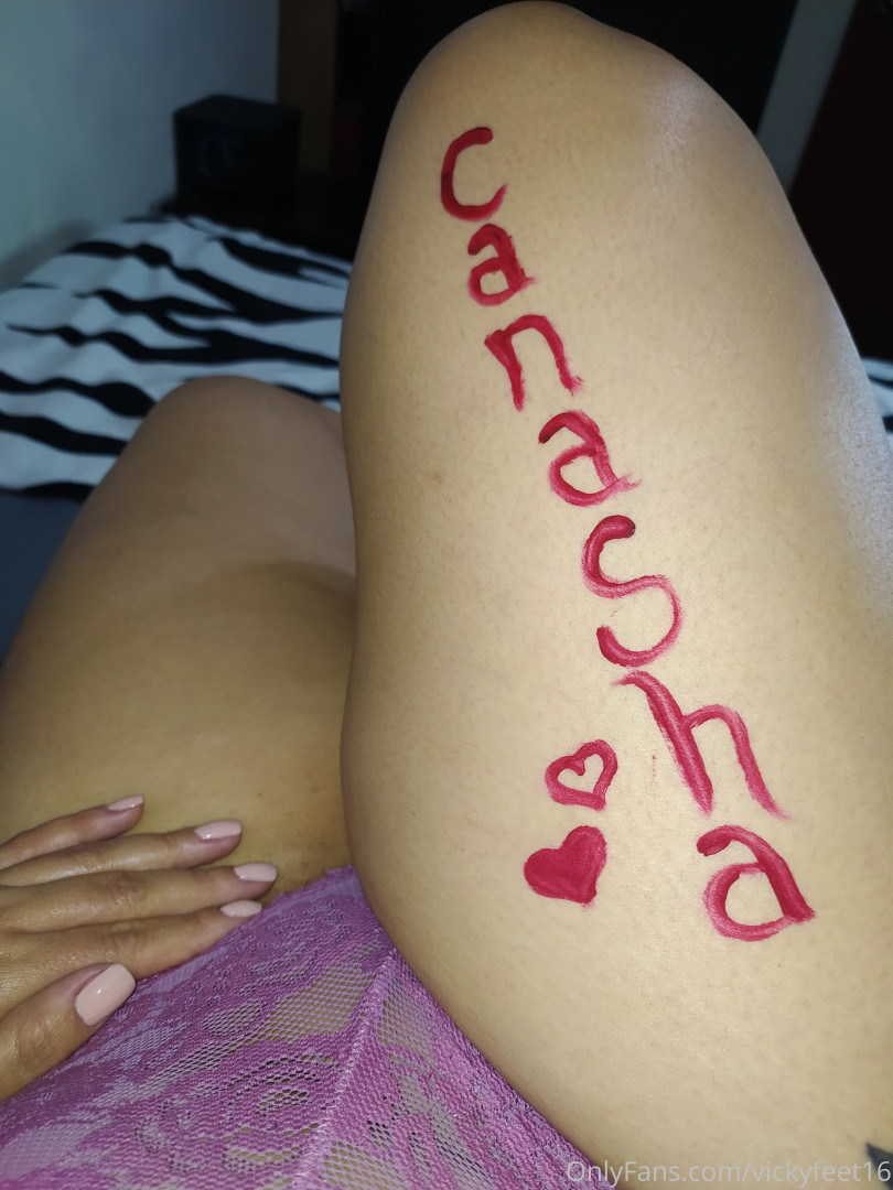 Photo by vickyfeet16 published on October 11,2023 06:52:03 - BestThots