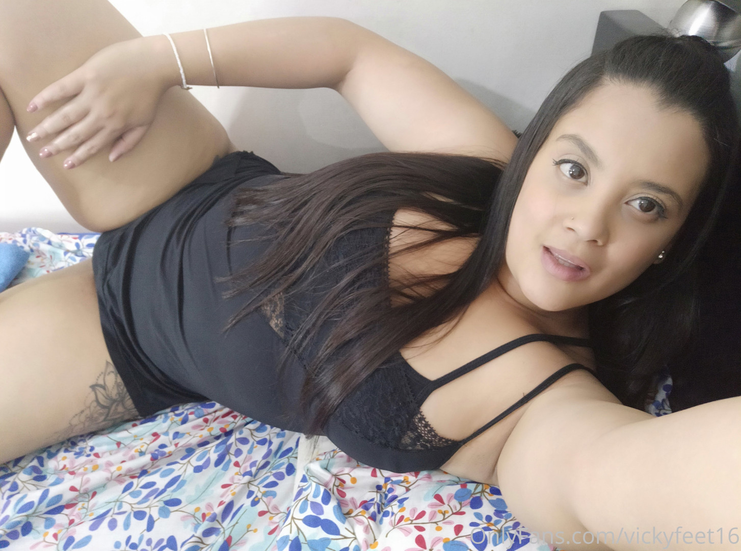 Photo by vickyfeet16 published on October 11,2023 07:19:07 - BestThots