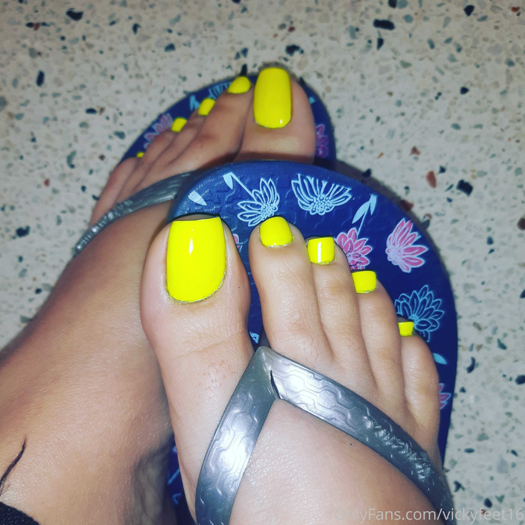 Photo by vickyfeet16 published on October 11,2023 07:35:54 - BestThots