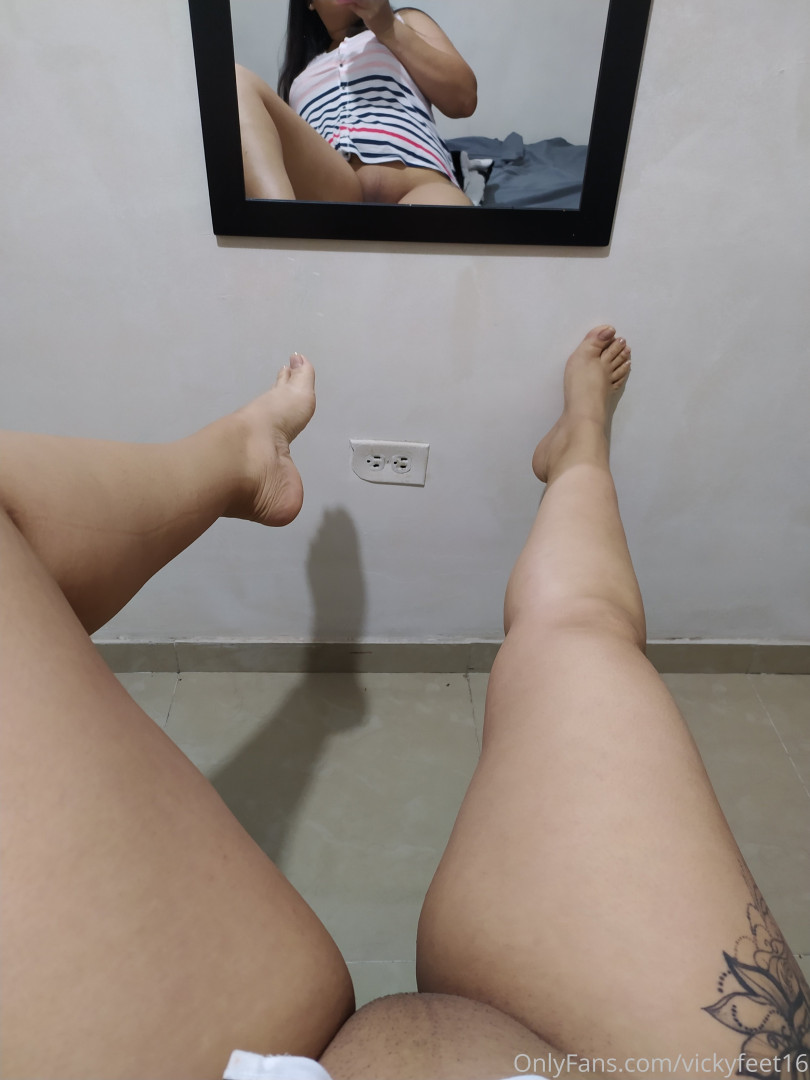 Photo by vickyfeet16 published on October 11,2023 08:36:50 - BestThots