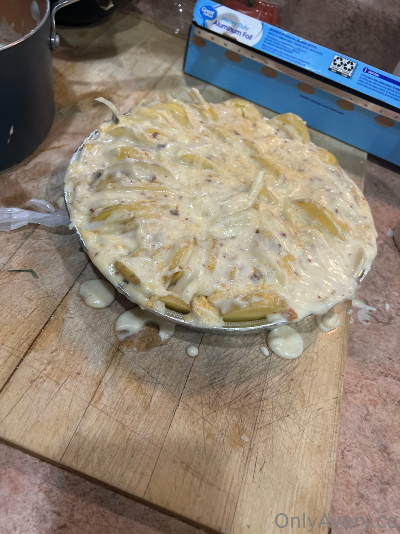 Photo by averyssbbw published on August 3,2023 07:48:56 - BestThots