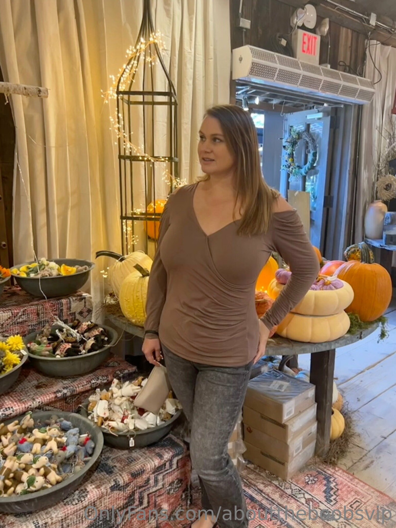 Photo by abouttheboobsvip published on November 2,2023 09:34:01 - BestThots