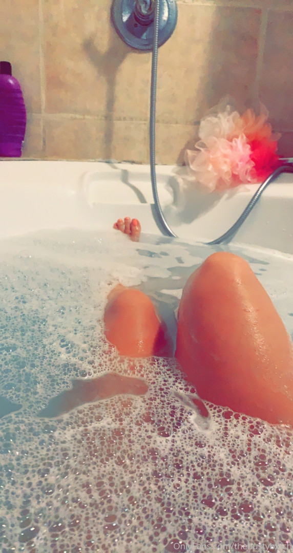 Photo by thebustybxtch published on May 17,2023 03:14:37 - BestThots