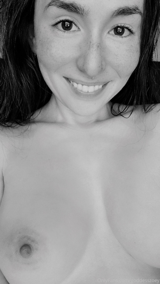 Photo by goddesszoey published on October 15,2023 03:32:21 - BestThots