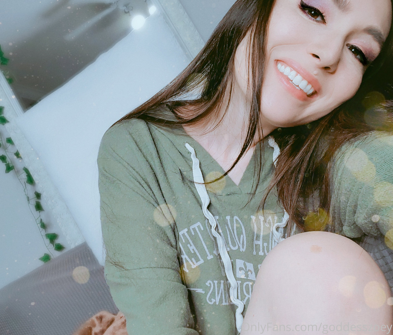 Photo by goddesszoey published on October 15,2023 04:17:12 - BestThots