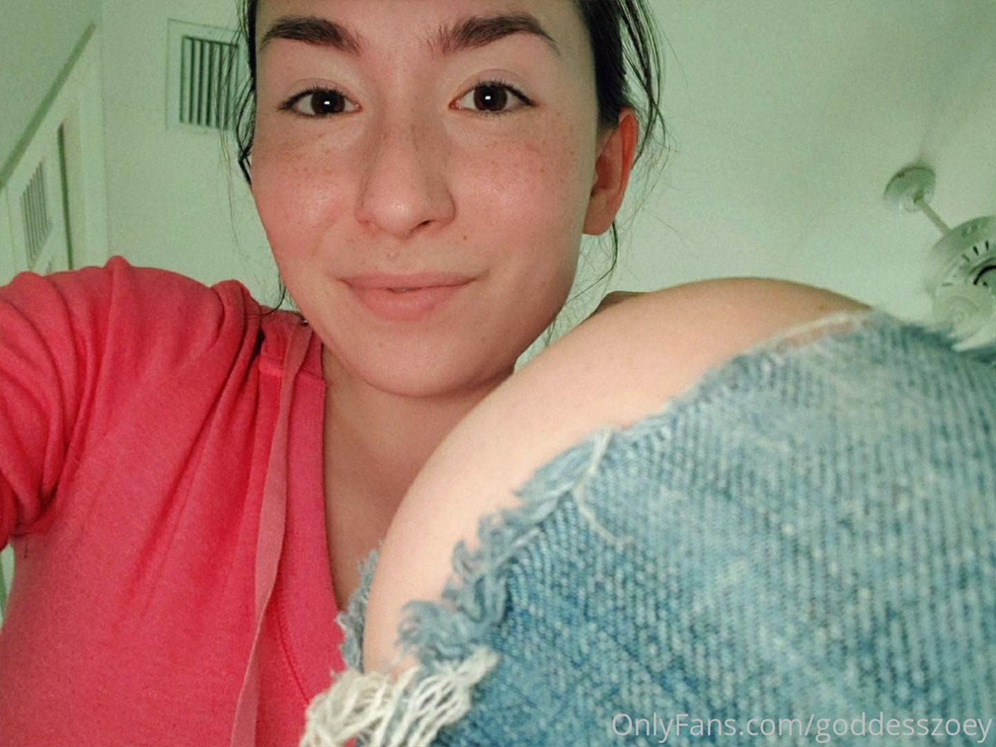 Photo by goddesszoey published on October 15,2023 07:41:38 - BestThots