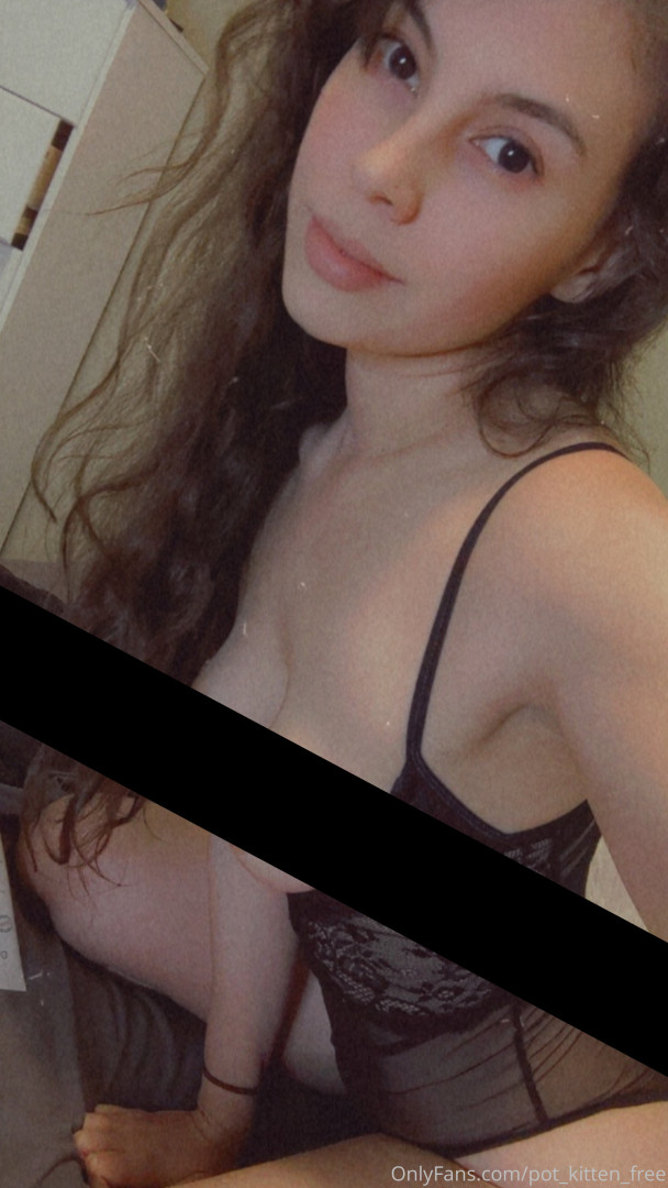 Photo by softcore_kitten published on May 17,2023 20:34:01 - BestThots