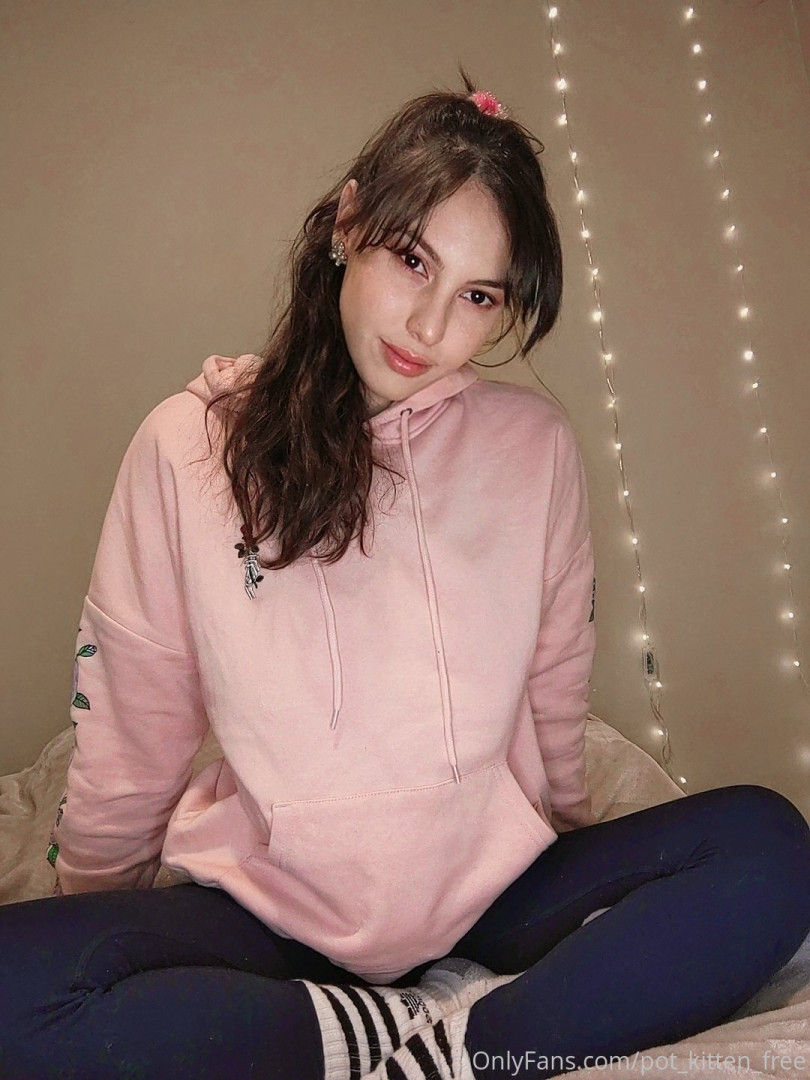 Photo by softcore_kitten published on May 17,2023 20:34:35 - BestThots