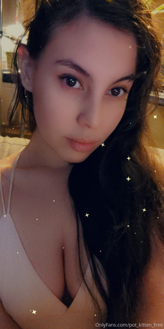 Photo by softcore_kitten published on May 17,2023 20:35:31 - BestThots