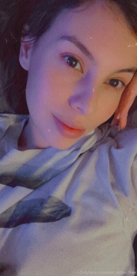 Photo by softcore_kitten published on May 17,2023 20:35:38 - BestThots