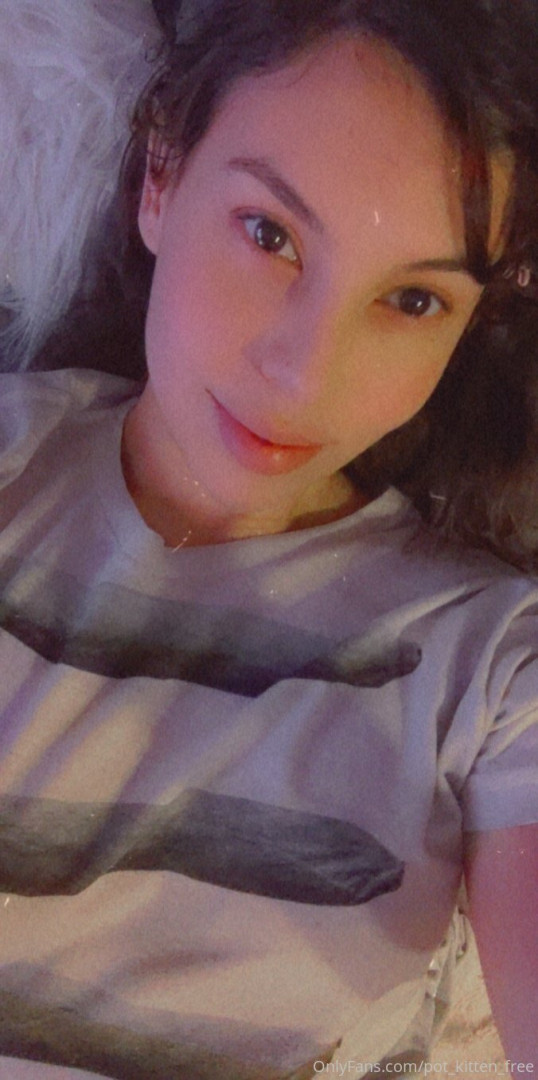 Photo by softcore_kitten published on May 17,2023 20:36:40 - BestThots