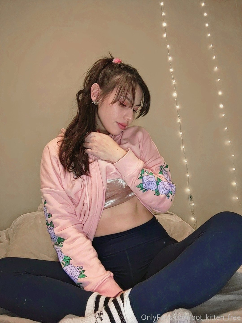 Photo by softcore_kitten published on May 17,2023 20:36:47 - BestThots