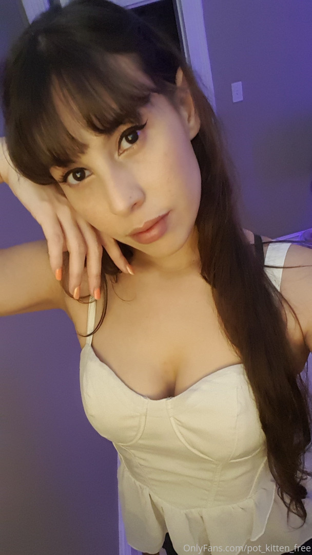 Photo by softcore_kitten published on May 17,2023 20:37:14 - BestThots