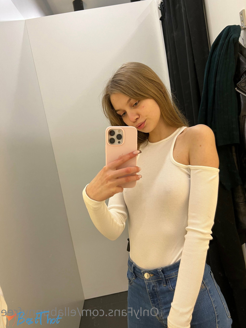 Photo by thebunnygirlxxx published on December 18,2024 16:06:34 - BestThots