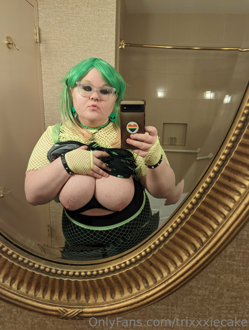 Photo by trixxxiecake published on October 11,2023 02:04:53 - BestThots