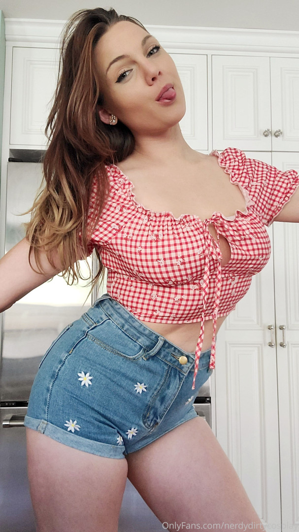 Photo by nerdydirtycosplay published on July 22,2023 21:57:11 - BestThots