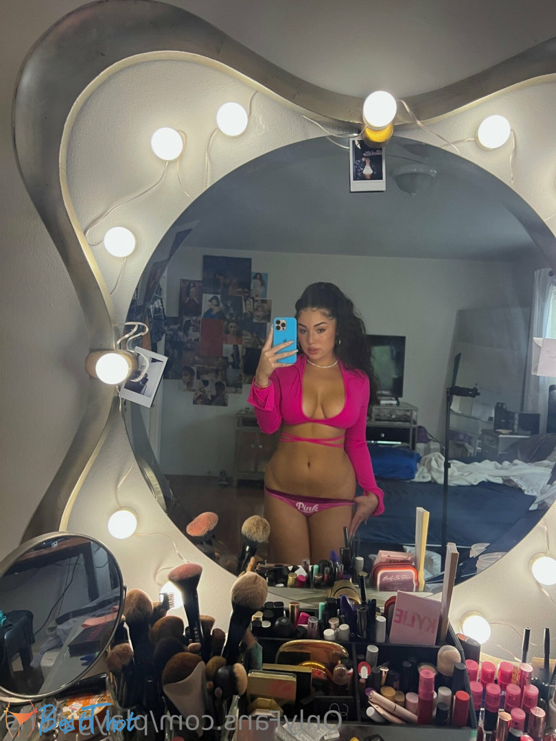 Photo by playgirlcris published on December 25,2024 12:10:44 - BestThots