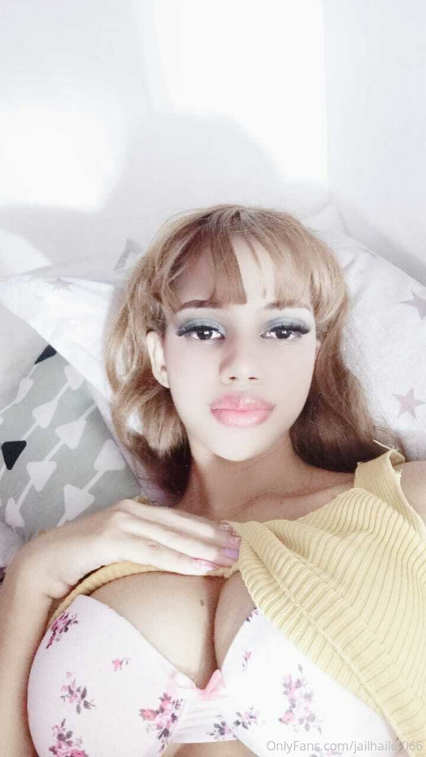 Photo by yourwaifoo published on October 16,2023 16:15:06 - BestThots