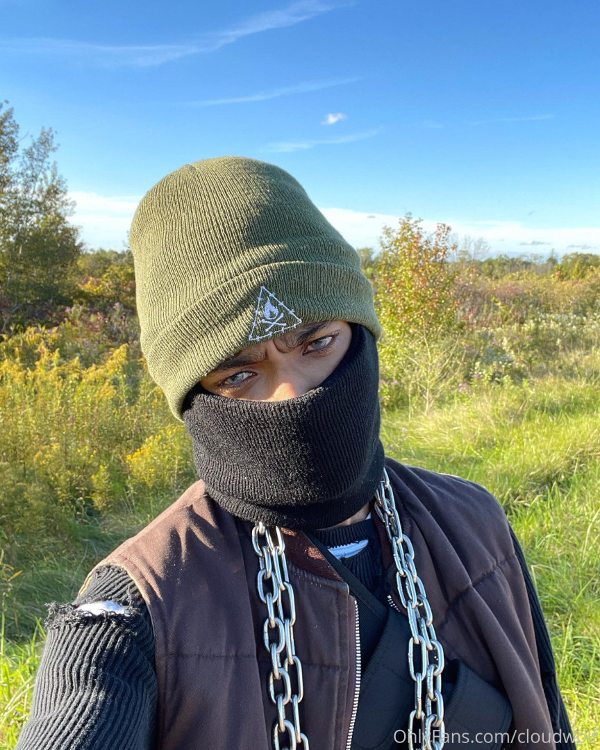 Photo by cloudwolf published on October 15,2023 22:16:15 - BestThots