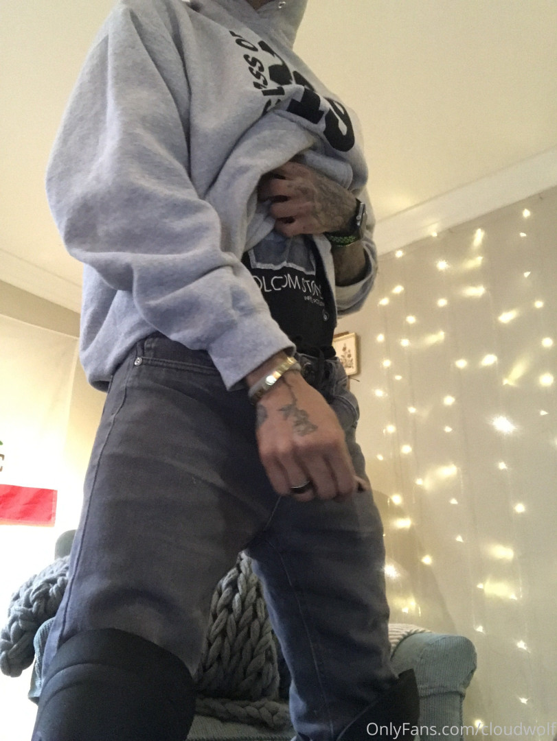 Photo by cloudwolf published on October 15,2023 22:29:35 - BestThots
