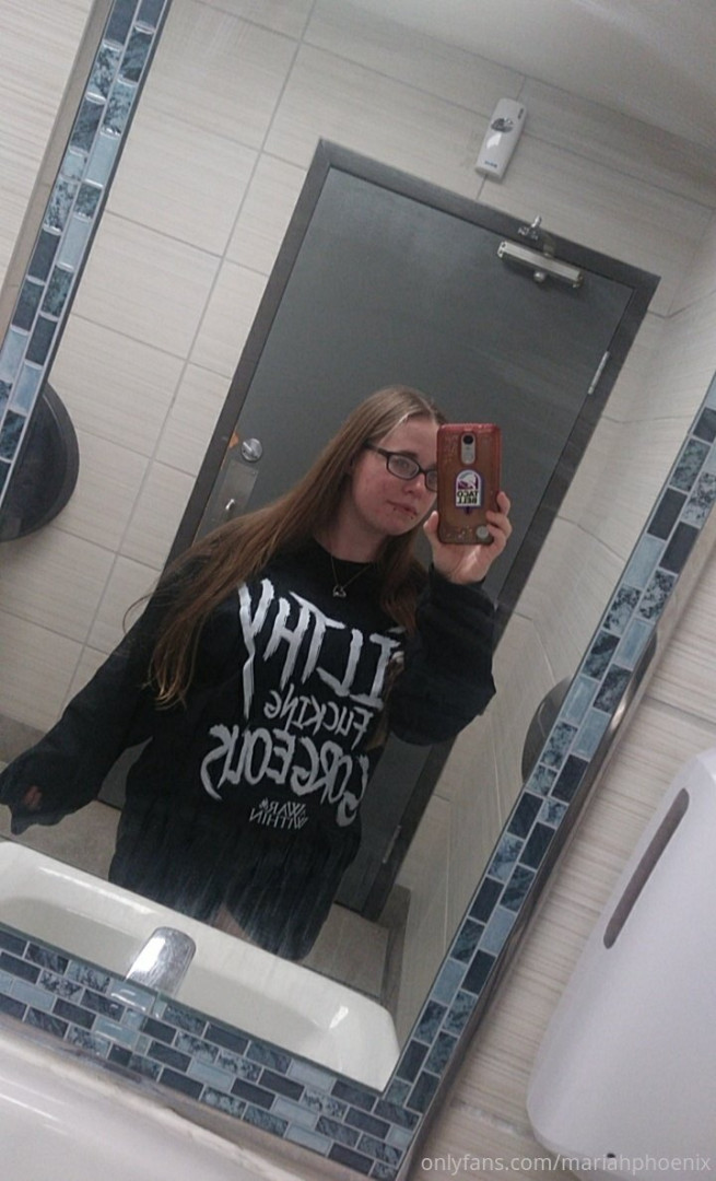 Photo by mariahphoenix published on October 15,2023 22:22:18 - BestThots