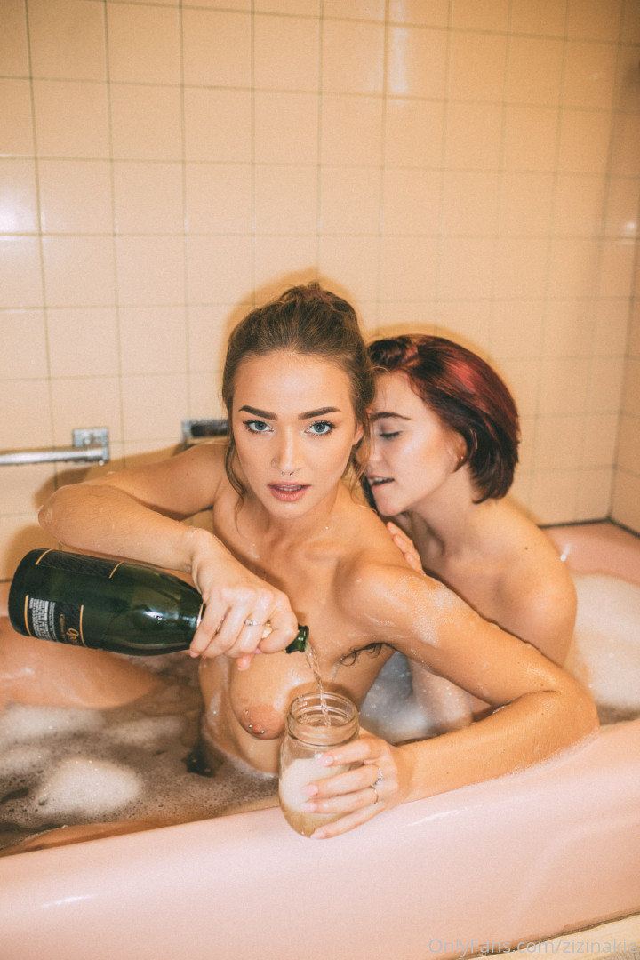 Photo by zizinakie published on October 15,2023 23:00:11 - BestThots